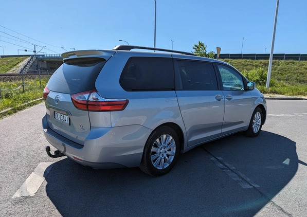 Toyota Sienna cena 85900 przebieg: 132000, rok produkcji 2016 z Warszawa małe 37